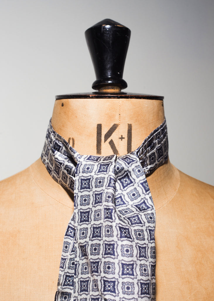 SILVERY BLUE SPOT AND SQUARE SILK CRAVAT